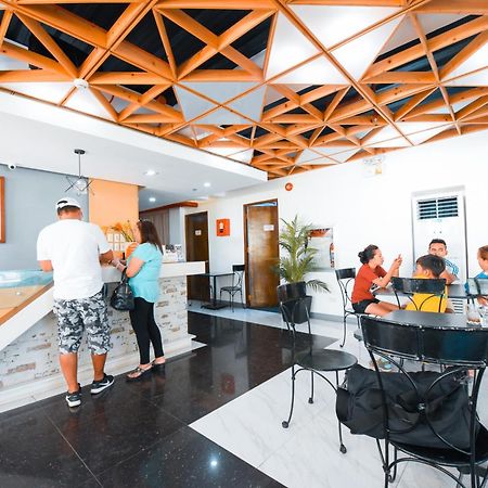 Travelbee Fuente Inn Cebu Екстер'єр фото
