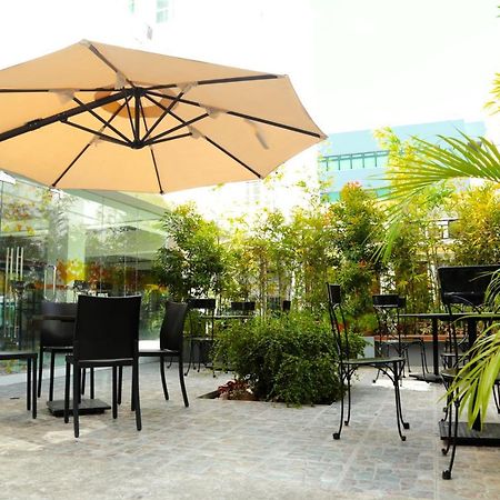 Travelbee Fuente Inn Cebu Екстер'єр фото
