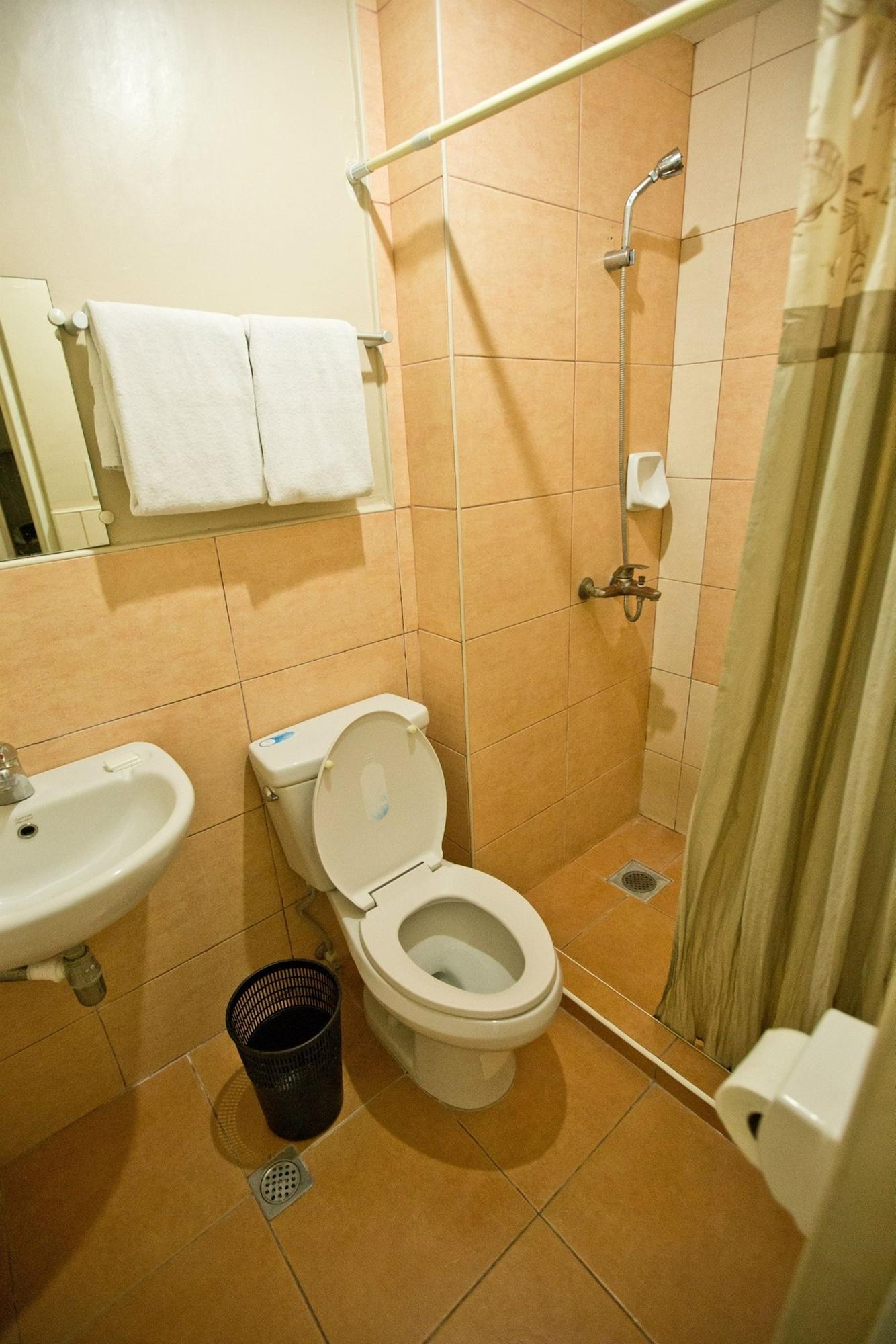 Travelbee Fuente Inn Cebu Екстер'єр фото