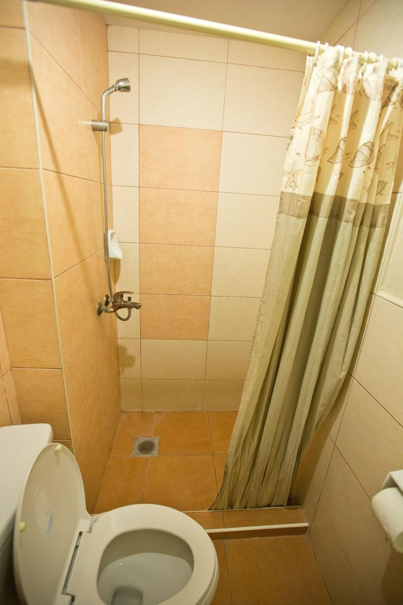 Travelbee Fuente Inn Cebu Екстер'єр фото