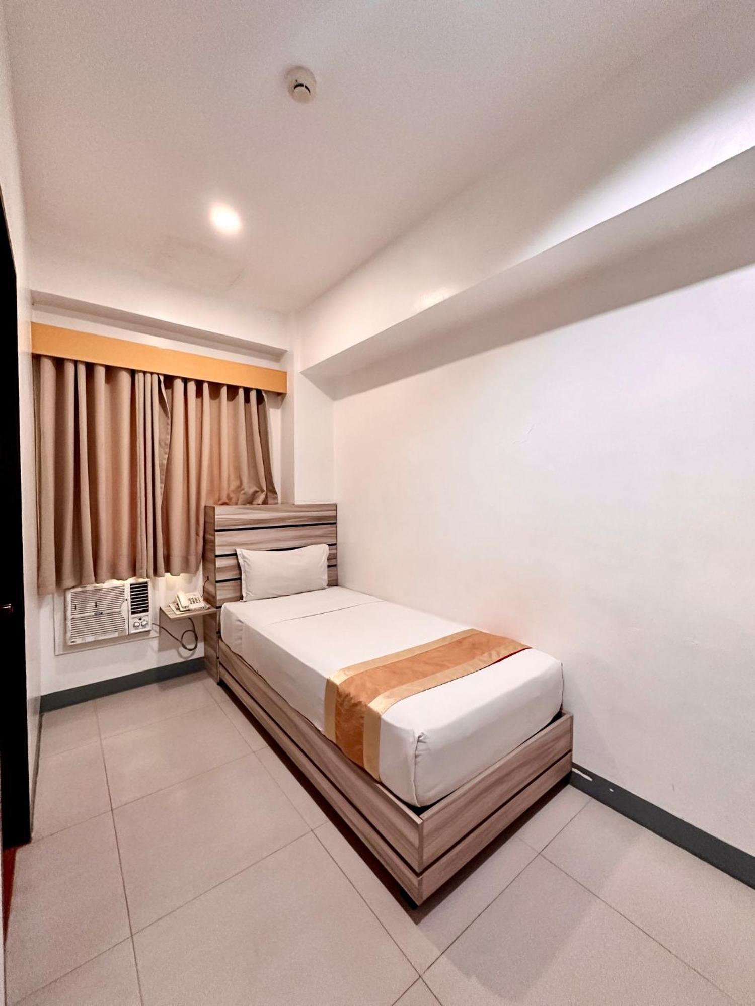 Travelbee Fuente Inn Cebu Екстер'єр фото