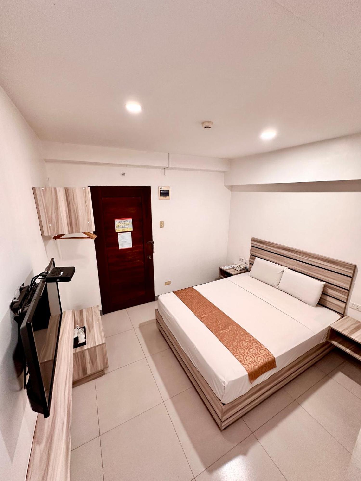 Travelbee Fuente Inn Cebu Екстер'єр фото