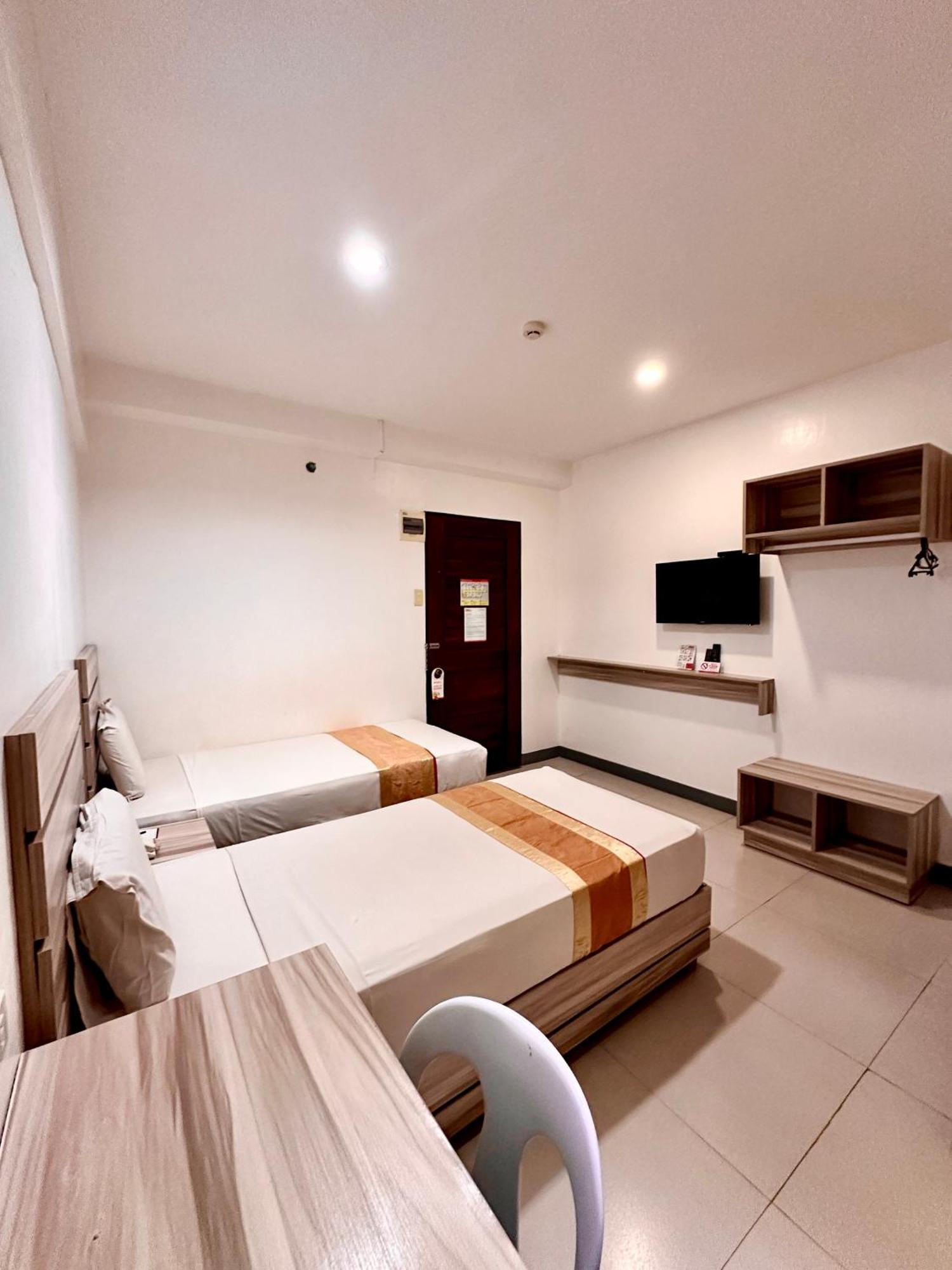 Travelbee Fuente Inn Cebu Екстер'єр фото
